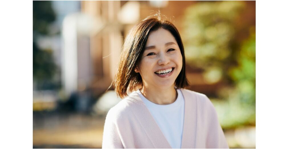 自然な笑顔の女性プロフィール写真